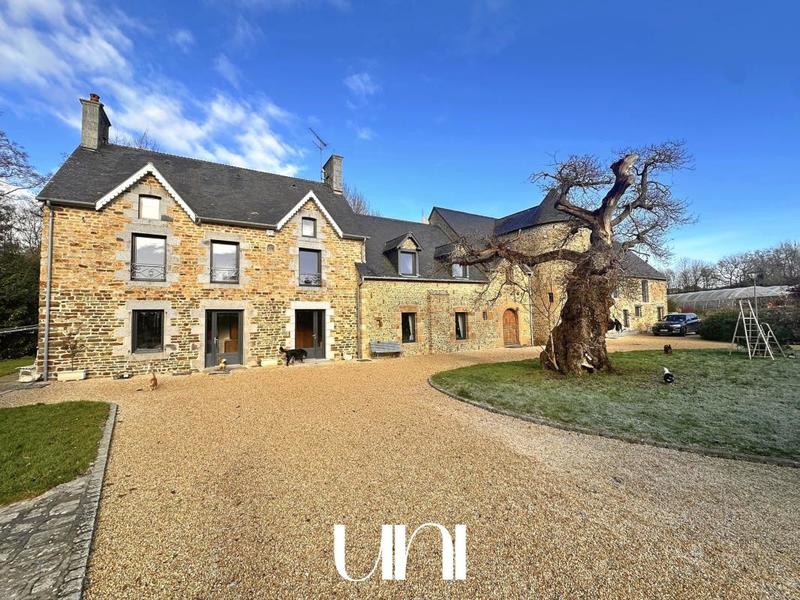 Maison - 587 m² - 11 pièces