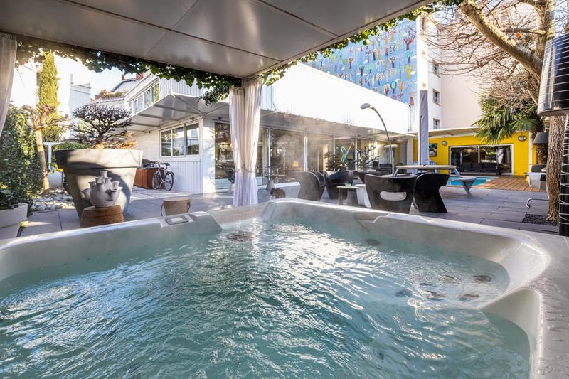 Maison - 397 m² - 8 pièces