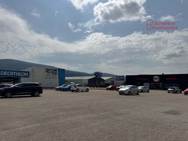 Local commercial - 2 003 m²