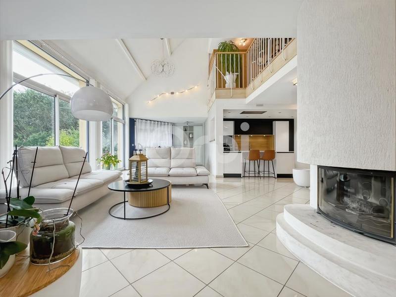 Maison - 260 m² - 9 pièces