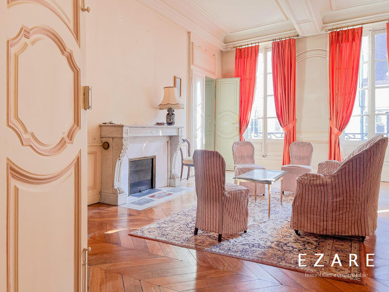 Appartement - 215 m² - 8 pièces