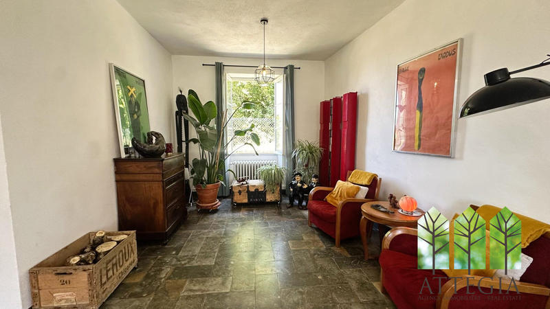 Maison - 317 m² - 14 pièces