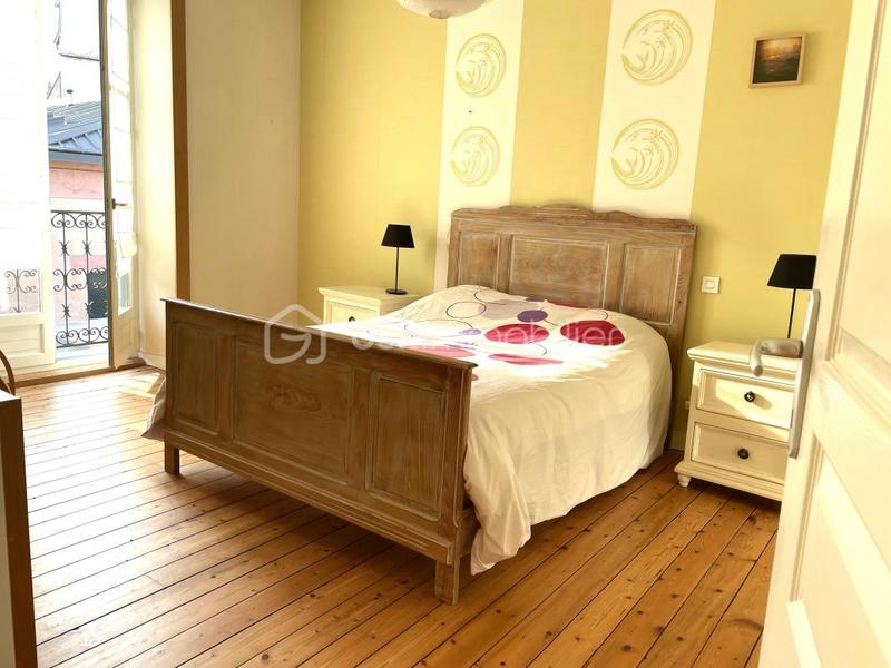 Maison - 181 m² - 8 pièces