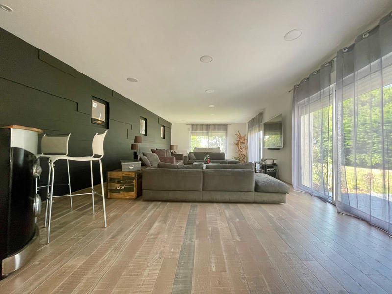 Maison - 243 m² - 6 pièces