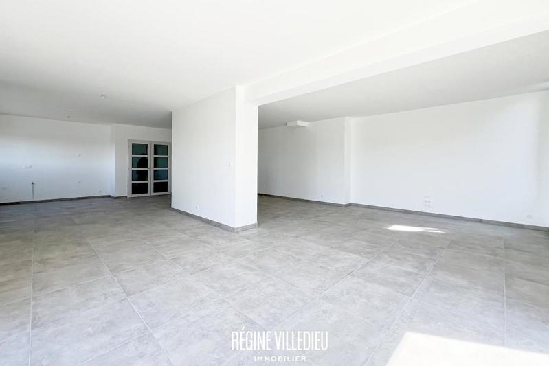 Maison - 210 m² - 5 pièces