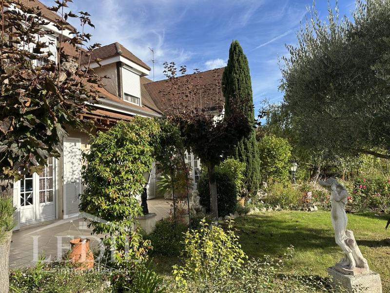 Propriété - 193 m² - 5 pièces