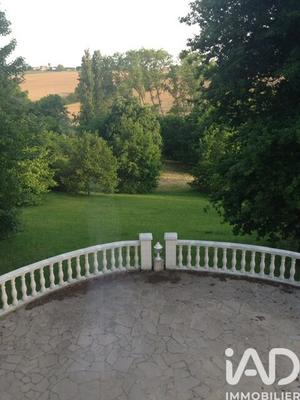 Maison - 270 m² - 10 pièces