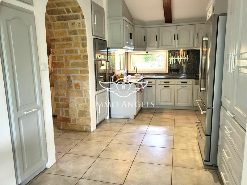 Maison traditionnelle - 275 m² - 8 pièces