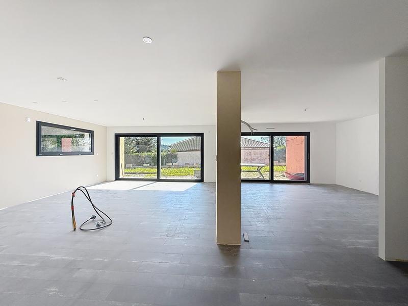 Maison - 220 m² - 8 pièces