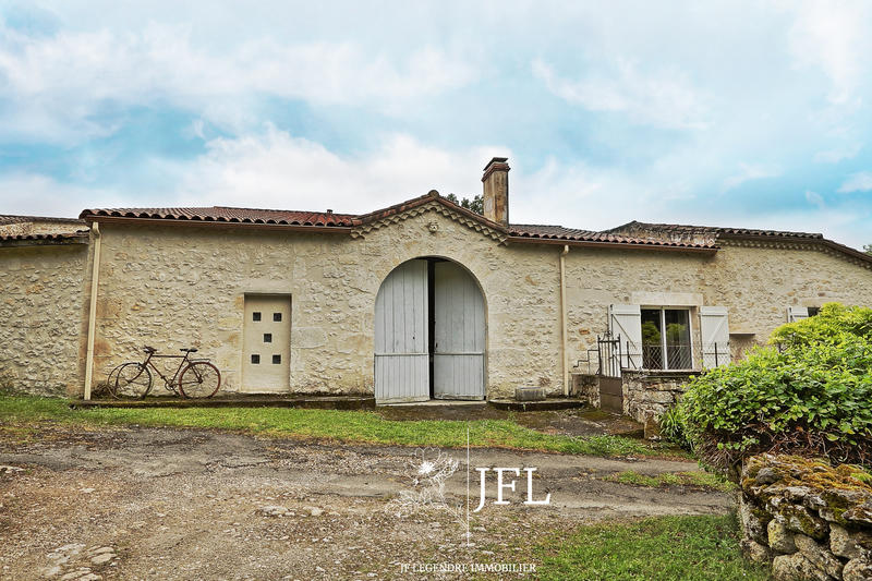 Maison ancienne - 203 m² - 7 pièces