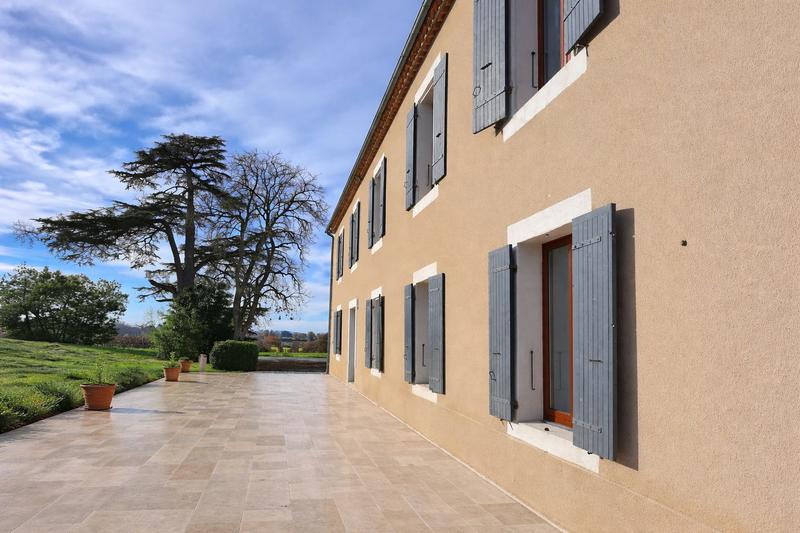 Maison - 375 m² - 10 pièces