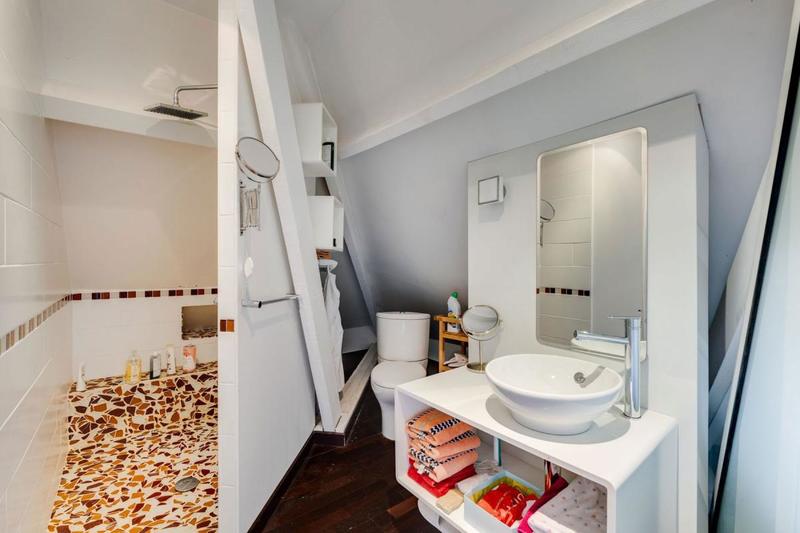 Maison - 250 m² - 8 pièces