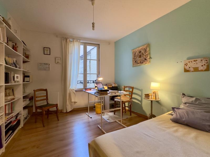 Appartement - 96 m² - 6 pièces