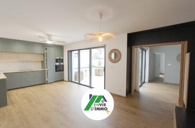 Maison - 121 m² - 6 pièces