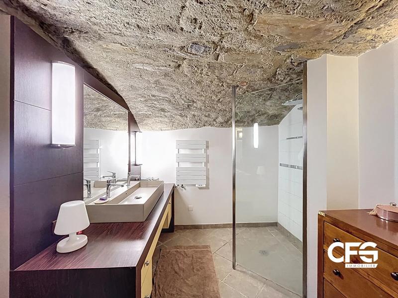 Maison - 228 m² - 7 pièces