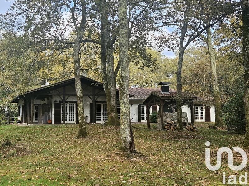 Maison - 258 m² - 8 pièces