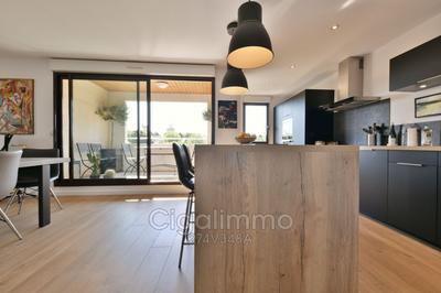 Appartement - 80 m² - 3 pièces