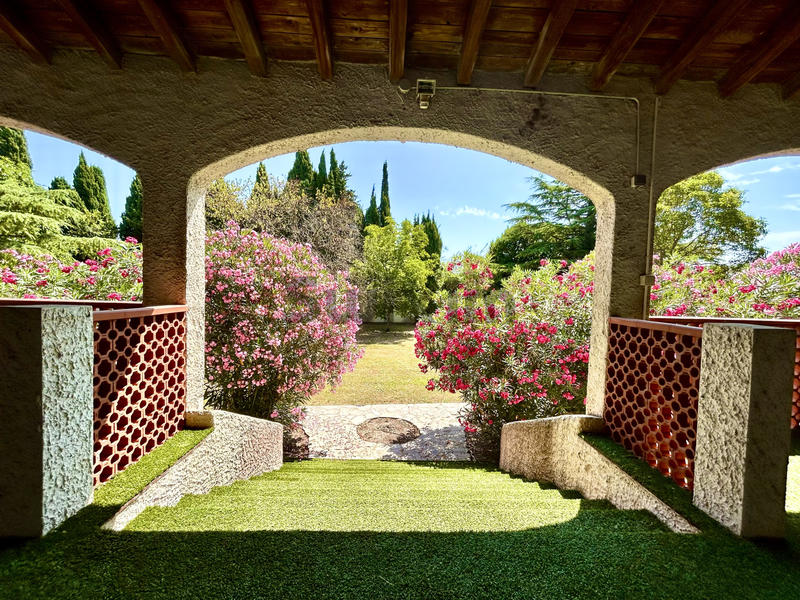 Propriété - 767 m² - 30 pièces