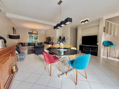 Maison - 98 m² - 5 pièces