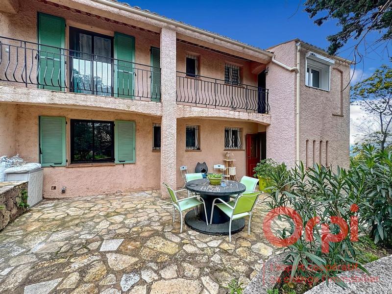 Maison - 146 m² - 8 pièces