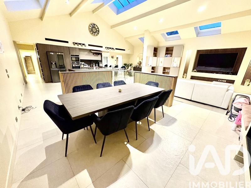 Maison - 213 m² - 5 pièces