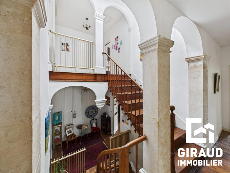 Maison ancienne - 305 m² - 6 pièces