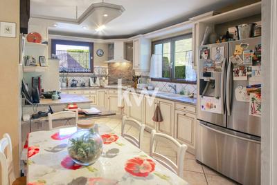 Maison - 250 m² - 6 pièces
