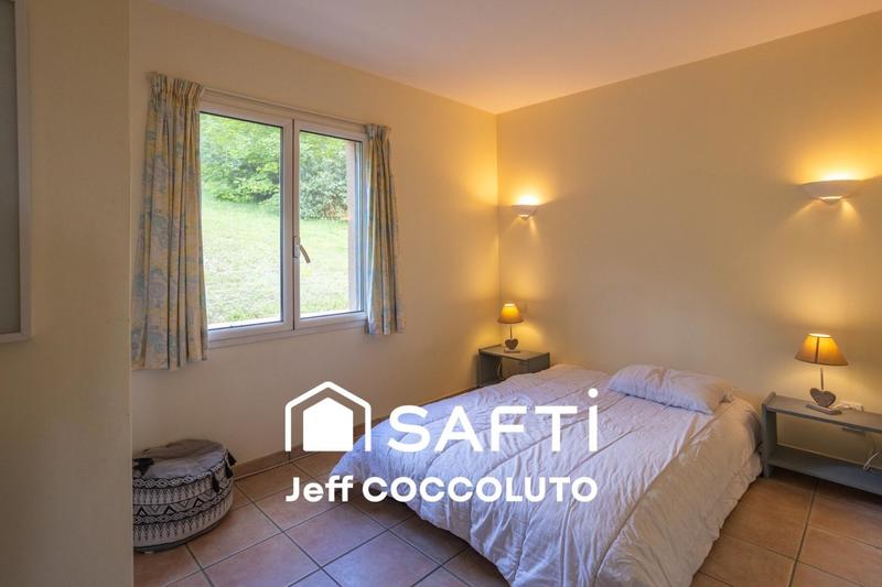 Maison - 205 m² - 9 pièces