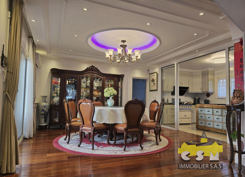 Villa - 207 m² - 7 pièces