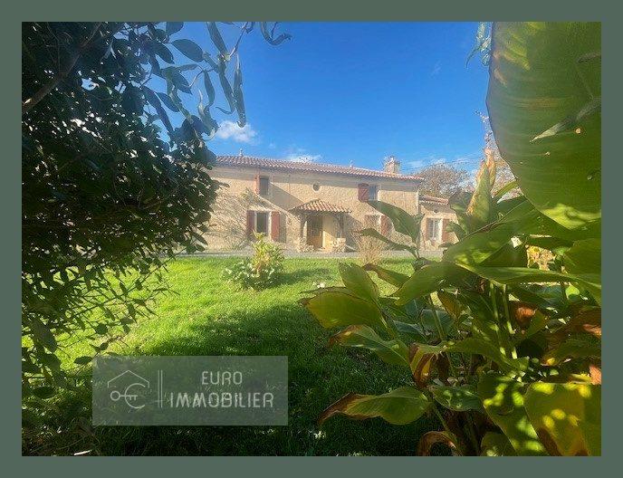 Maison - 180 m² - 8 pièces