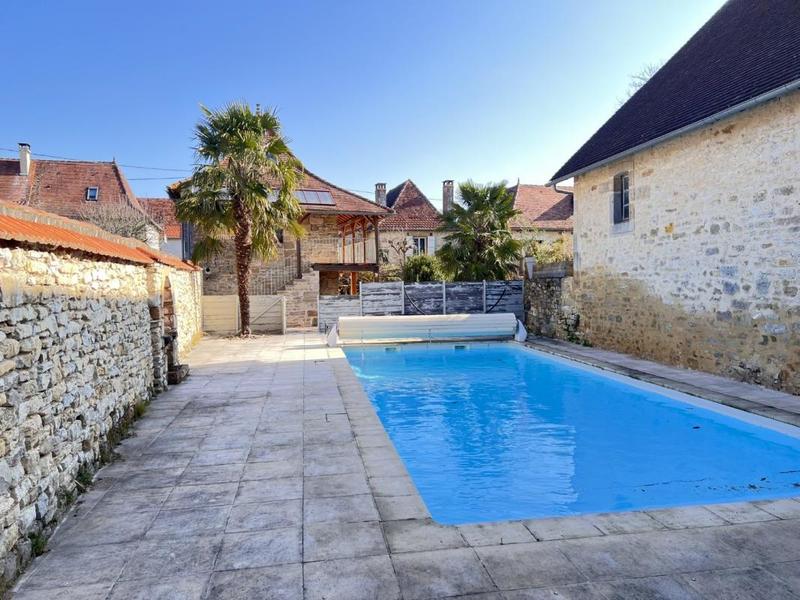 Maison - 230 m² - 11 pièces