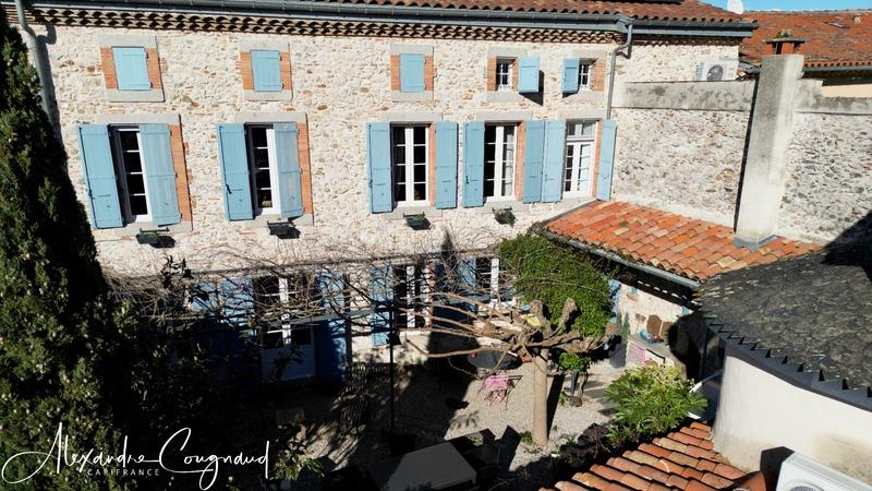 Maison - 360 m² - 14 pièces