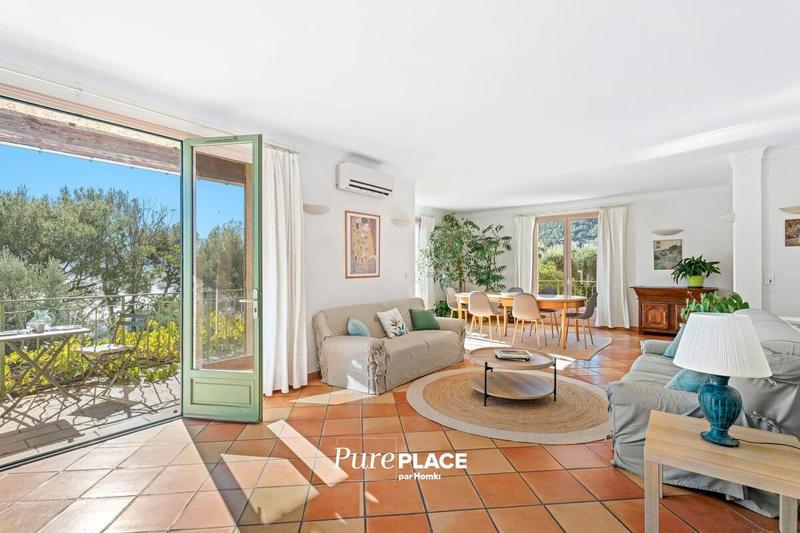 Villa - 236 m² - 6 pièces