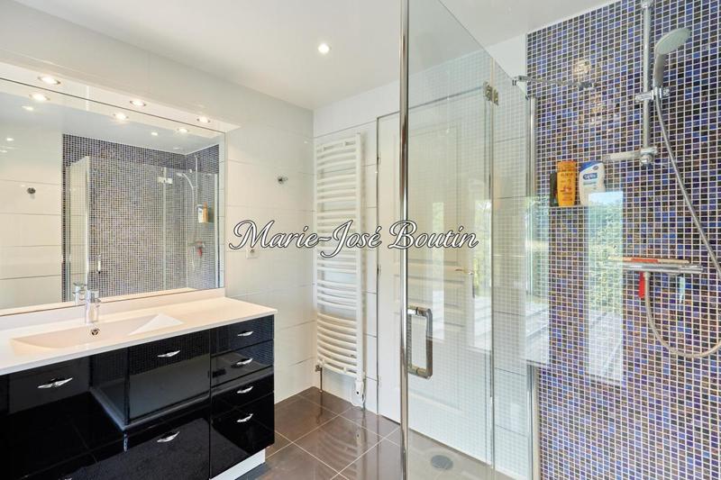 Maison - 250 m² - 9 pièces