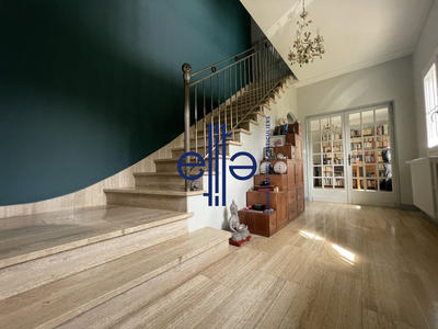 Maison - 203 m² - 7 pièces