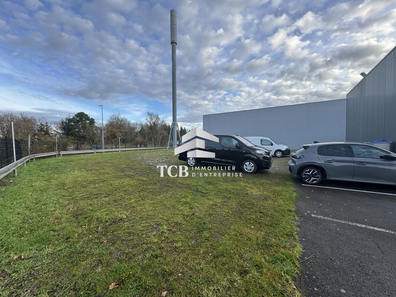 Local d'activités - 198 m²