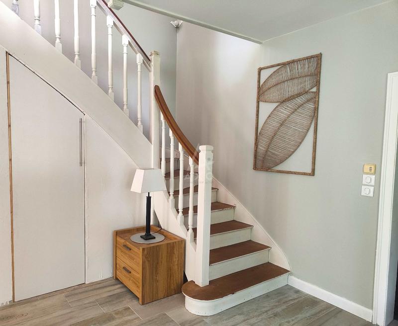 Maison - 250 m² - 8 pièces