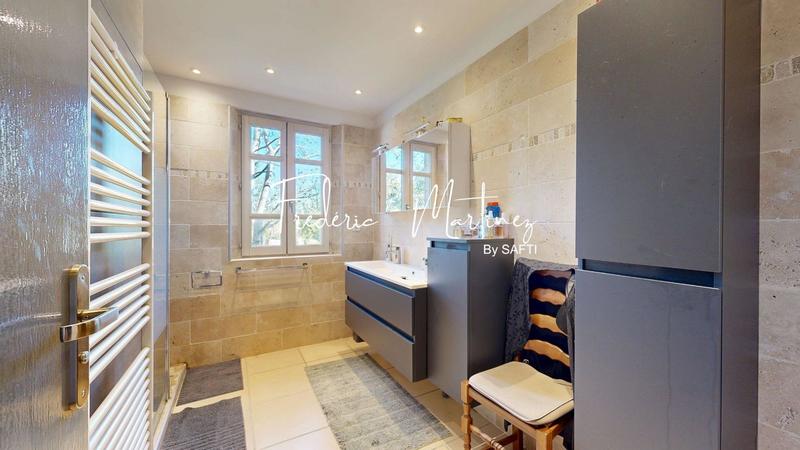 Maison - 205 m² - 8 pièces