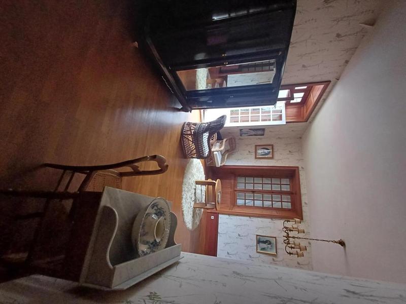 Maison - 211 m² - 8 pièces