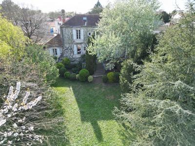 Maison - 151 m² - 8 pièces