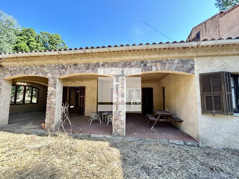 Maison - 260 m² - 9 pièces