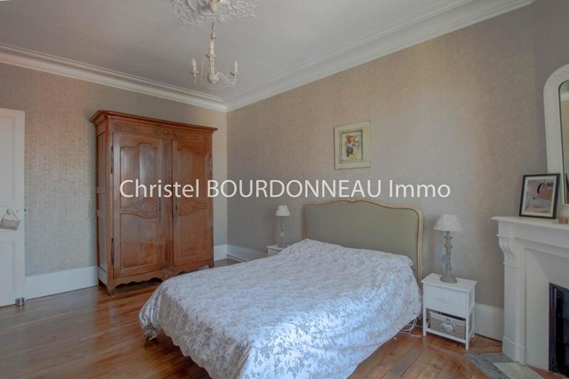 Maison - 201 m² - 9 pièces