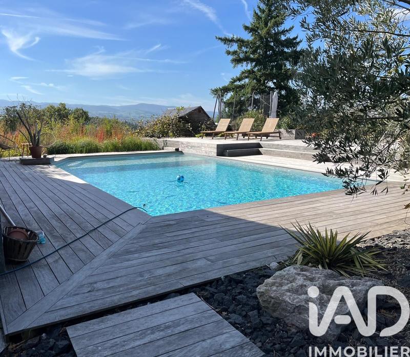 Maison - 234 m² - 7 pièces