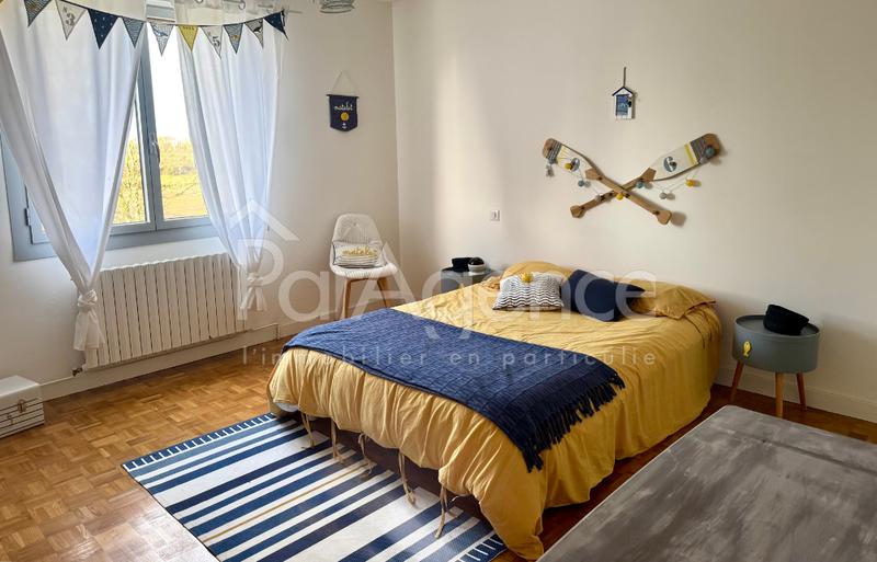 Maison - 290 m² - 9 pièces