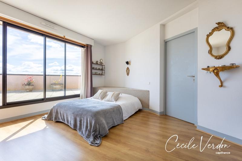 Appartement - 192 m² - 8 pièces