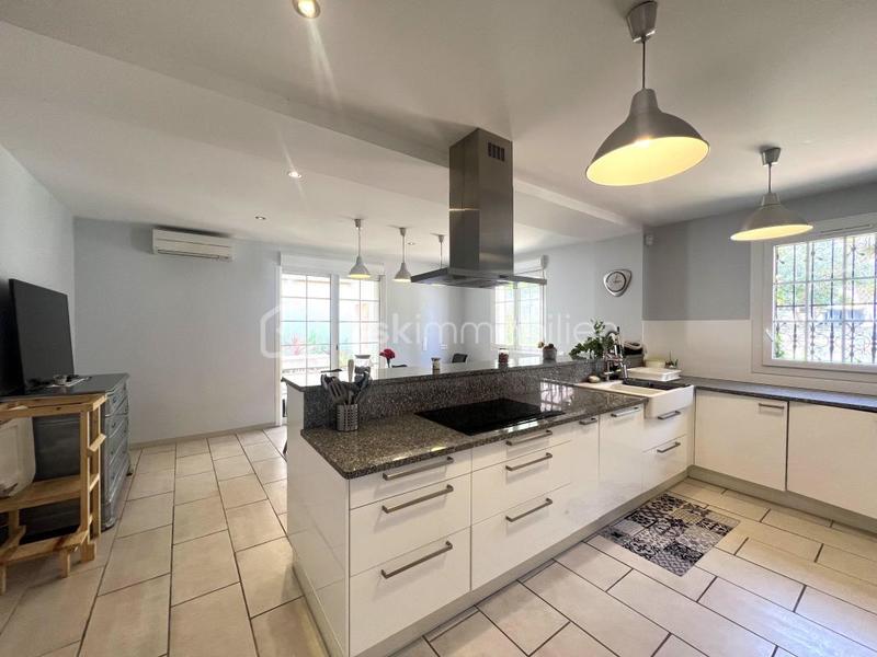 Maison - 280 m² - 7 pièces