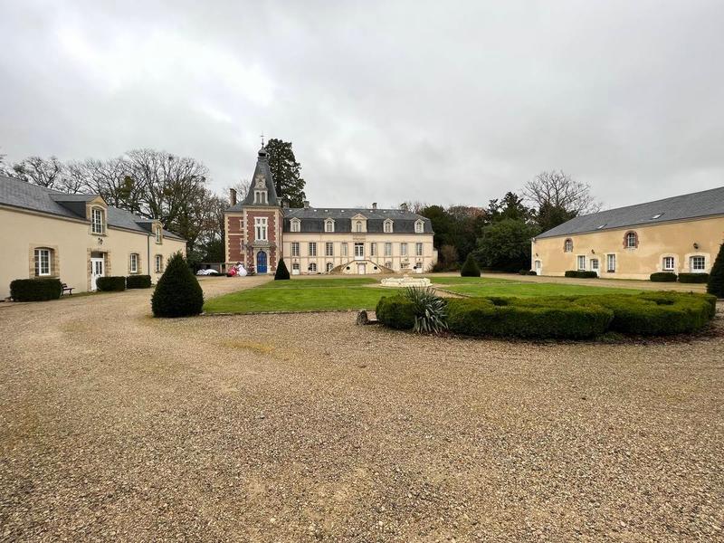 Manoir - 2 000 m² - 35 pièces