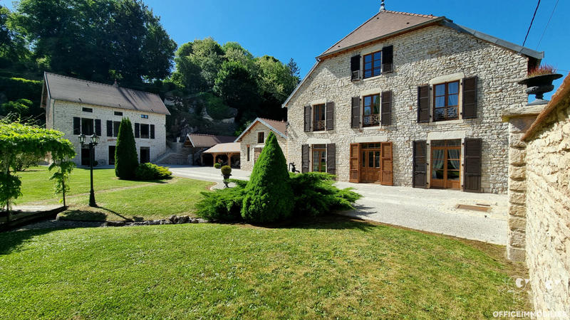Maison - 380 m² - 9 pièces