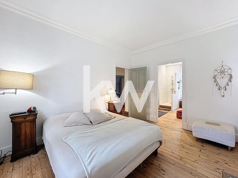 Maison - 205 m² - 7 pièces