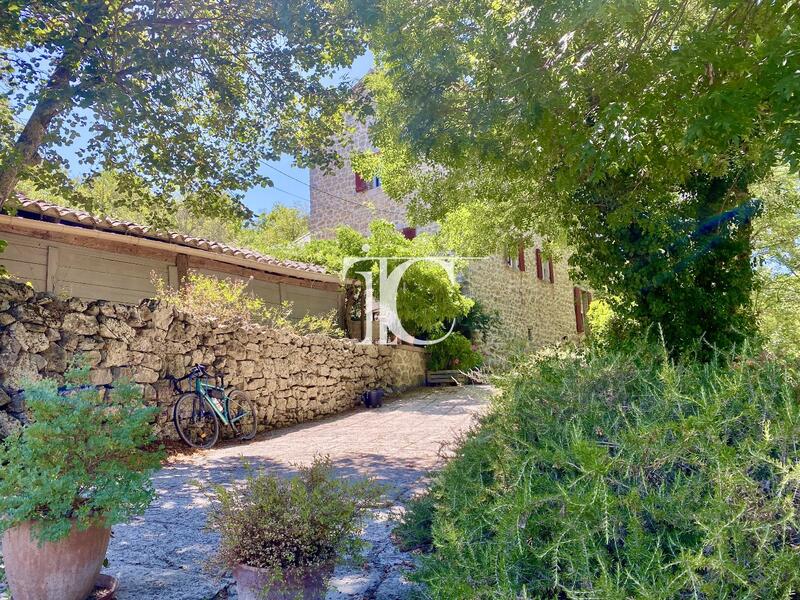 Mas - 265 m² - 9 pièces